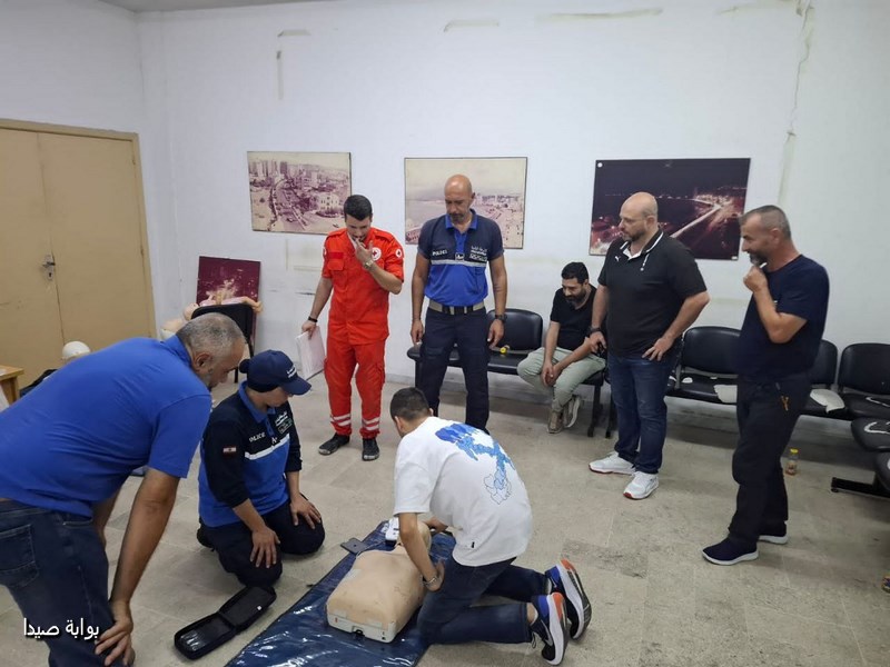 دورة تدريبية متخصصة في بلدية صيدا عن الإسعافات الأولية (خبر + 8 صور)